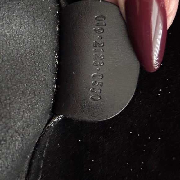 Gucci Black Leather Strap with Logo Detail - Picture 15 of 16